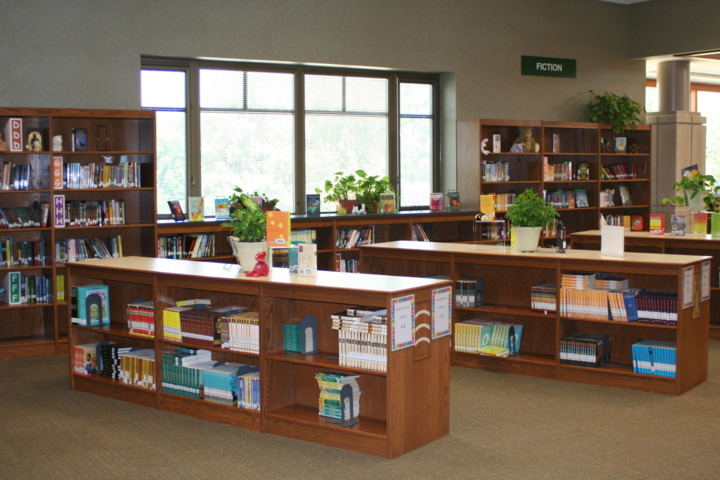 Photo of Riverside Intermediate School Media Center